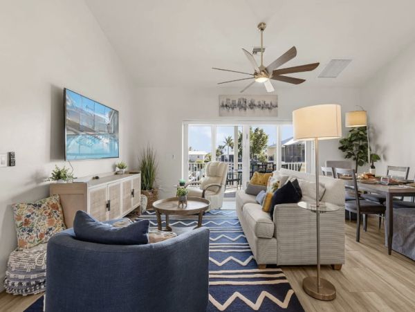Coastal Paradise in Fort Myers - Luxury Vacation Home 3 Bedroom
